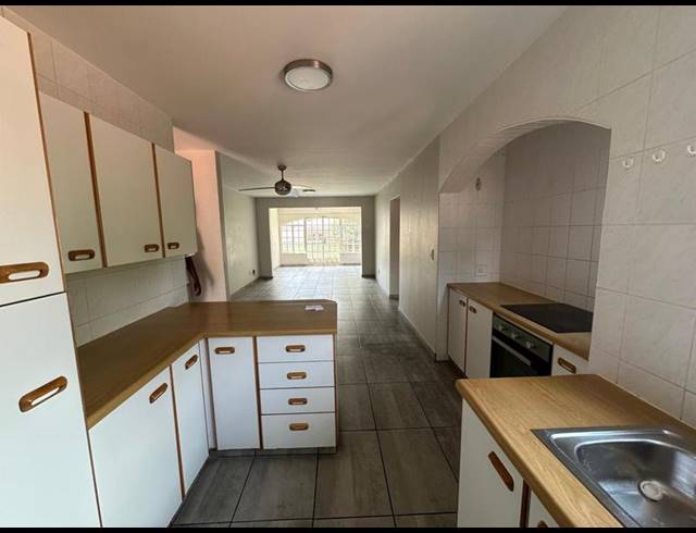 2 BEDROOM TOWNHOUSE FOR SALE IN LAMBTON
